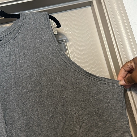 SKIMS | Boyfriend Crop Tank - Picture 4 of 6